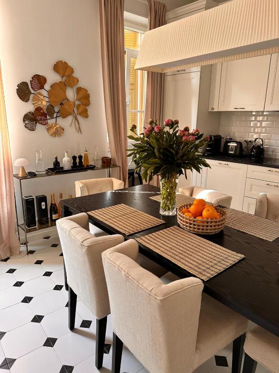 kurahomes-immobili- A 5 min Monaco – Appartement premium pour F1 (1)