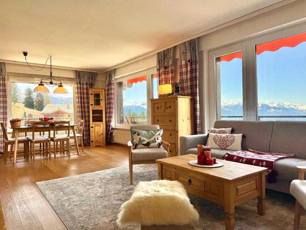 kurahomes-immobili- Sunny Alpine Apartment – 180 View (1)