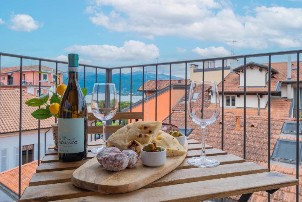 kurahomes-aree-immobili- Lakeview Attico Saini – Centro Storico Stresa (1)